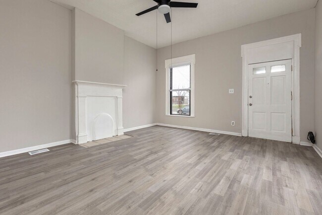 Building Photo - 726-728 W Saint Catherine Street