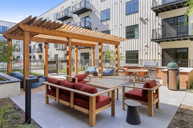 Building Photo - 4315 S Congress Ave