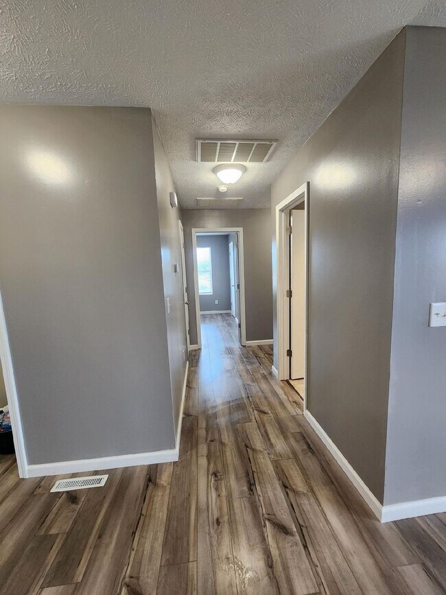 Building Photo - 717/719 McLean Court