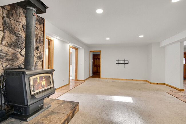 Building Photo - 28192 Shadow Mountain Dr