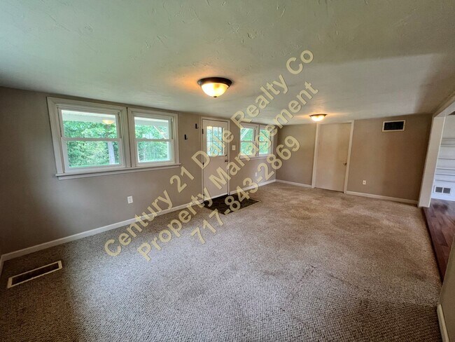 Building Photo - 23 Pine Ridge Rd