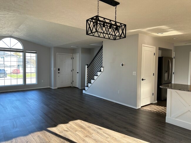 Building Photo - 23812 E Maxwell Ave