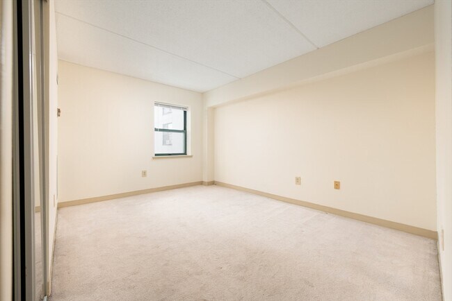 Building Photo - 108 Peterborough St