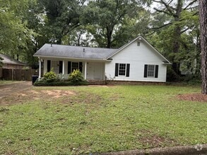 Building Photo - Nice 3 Bed 2 Bath Available Now!