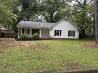 Building Photo - Nice 3 Bed 2 Bath Available Now!
