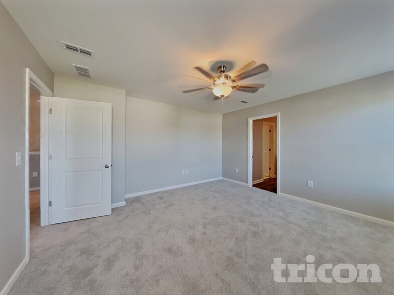 Building Photo - 152 Gladstone Loop