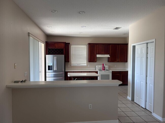 Building Photo - 3/2.5 Townhome