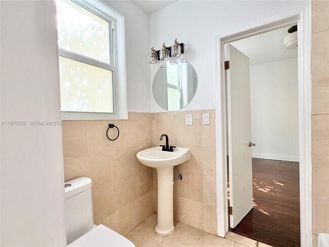 Building Photo - 1027 Euclid Ave