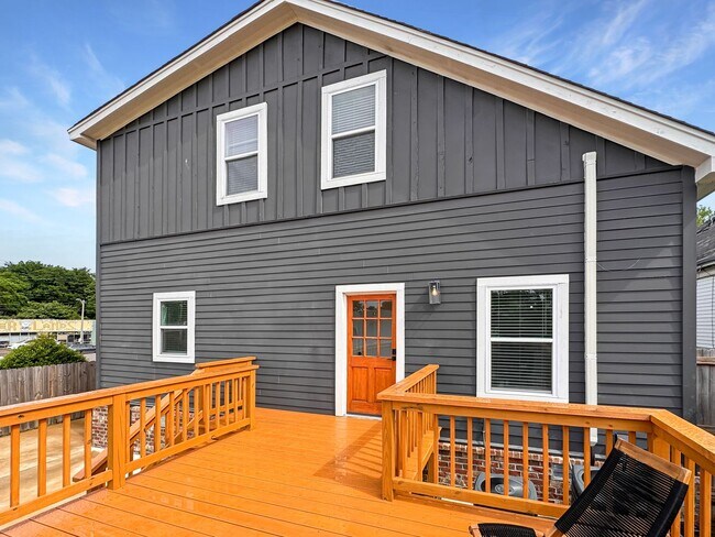 Building Photo - Newer Construction Meets Historic Cooper Young Charm • 5bd / 3ba