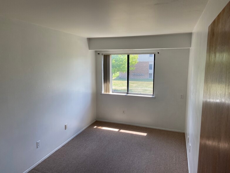 Bedroom 2 - 30052 W 12 Mile Rd