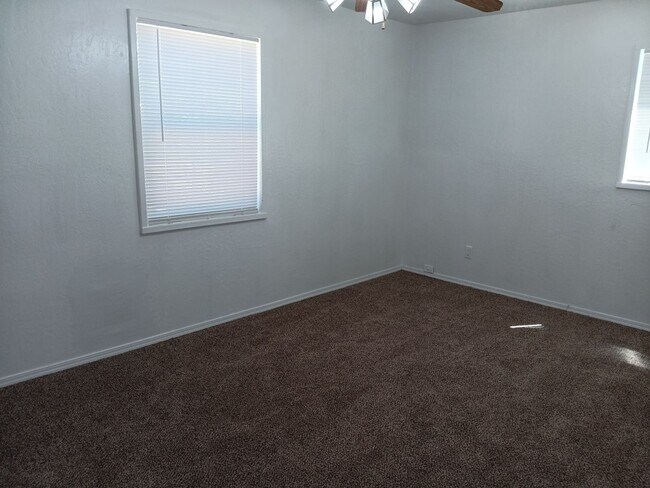 Building Photo - 3 Bedroom, 1 Bath Home Located in NE ABQ! ...