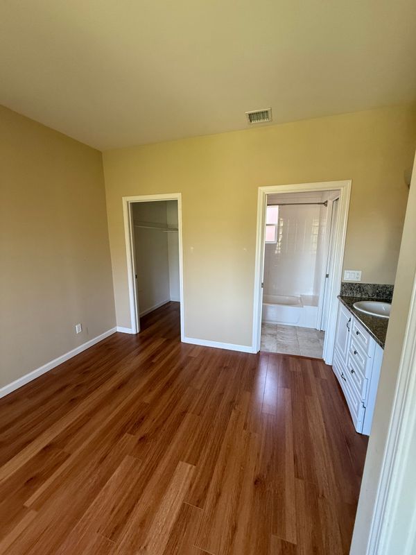 Building Photo - 1769 Los Feliz Dr