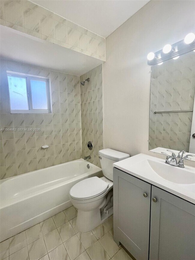 Building Photo - 922 NW 106th Ave Cir