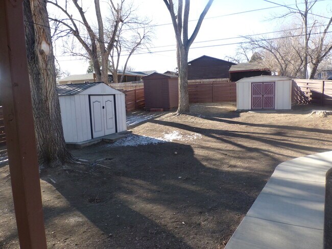 Building Photo - North side 3 Bedroom & 1 Bath Home w/ Carp...