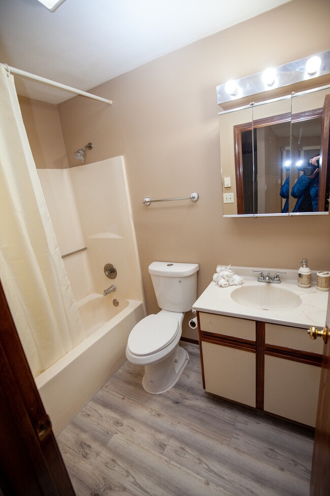 Building Photo - 4314 W Shamrock Ln