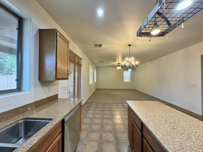 Building Photo - 43658 Caven Dr