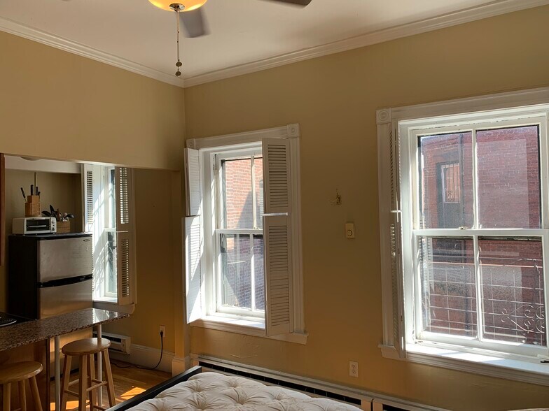 Building Photo - 46 Hereford St