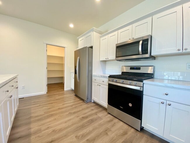 Building Photo - Beautiful, Newly-Built Home with Office