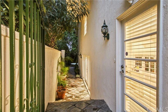 Building Photo - 1440 Sunset Plaza Dr