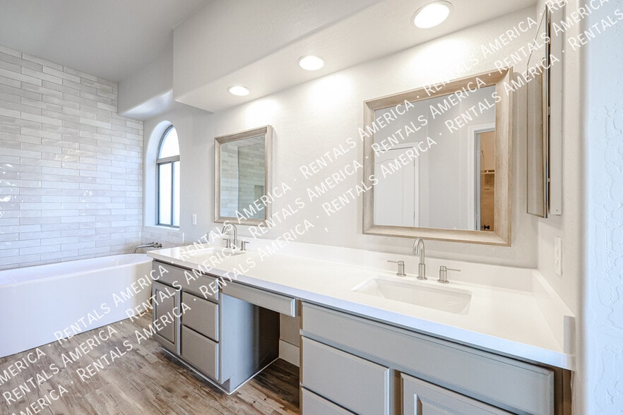 Building Photo - 2355 N Travis Cir