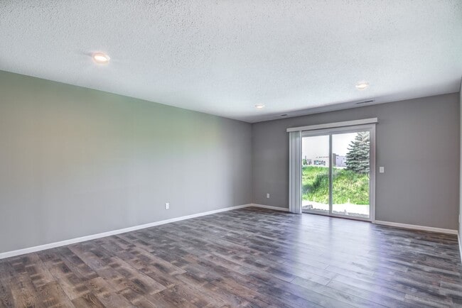 Building Photo - 2 Bedroom Town Home