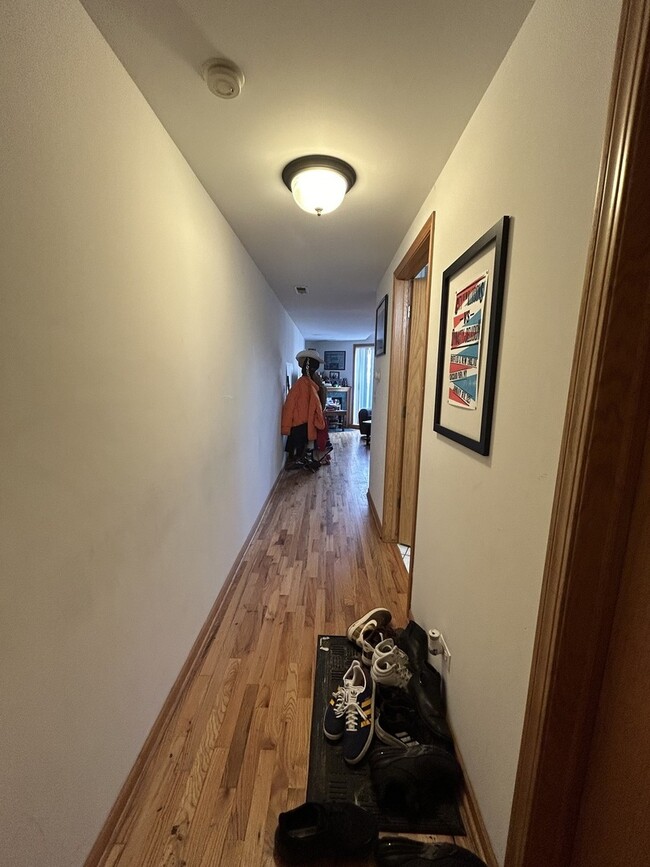 Building Photo - 865 W Buckingham Pl