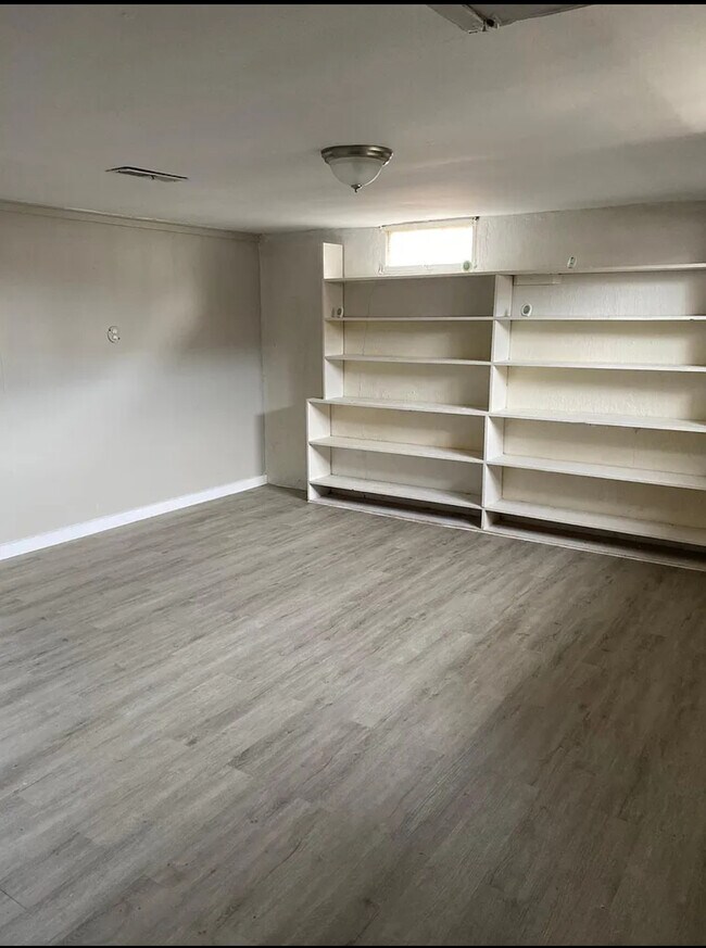 Building Photo - 4150 Crest Heights Rd