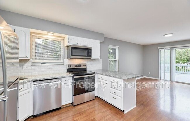 Building Photo - 1661 Rishon Hill Dr