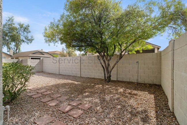 Building Photo - 921 S Val Vista Dr