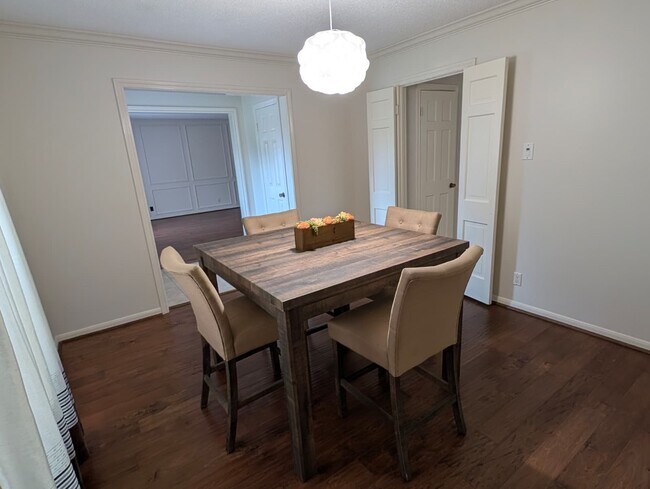 Building Photo - 11807 Highgrove Dr