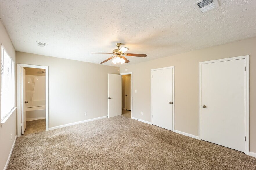 Building Photo - 266 Montego Cir