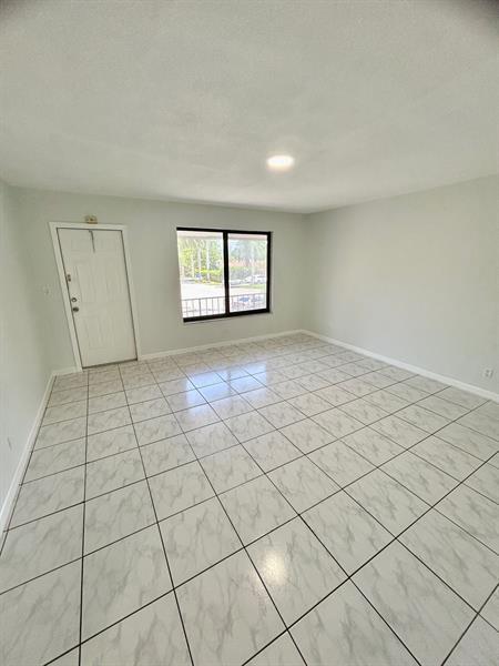 Building Photo - 1401 NE 57th Pl