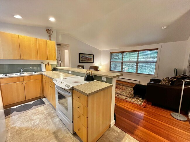 Building Photo - Fully Furnished Historic Fort Ward Townhome on Bainbridge Island