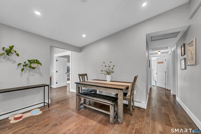 Building Photo - 10 Grove Pl