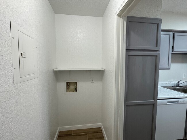 Building Photo - 6500 Sands Point Dr