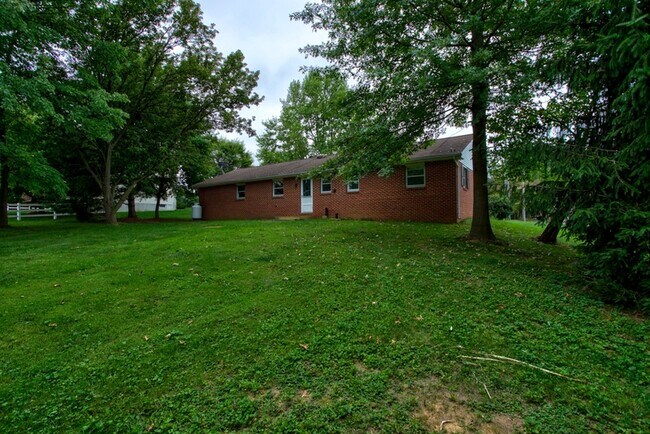 Building Photo - 2943 Weaver Rd