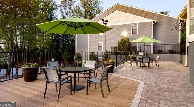 Building Photo - 100 Pinhurst Dr