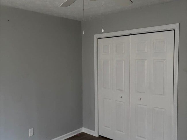 Building Photo - 1136 Summer Brook Rd