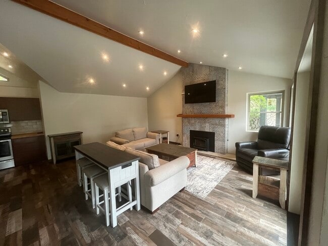 Building Photo - 776 Aspen Ln