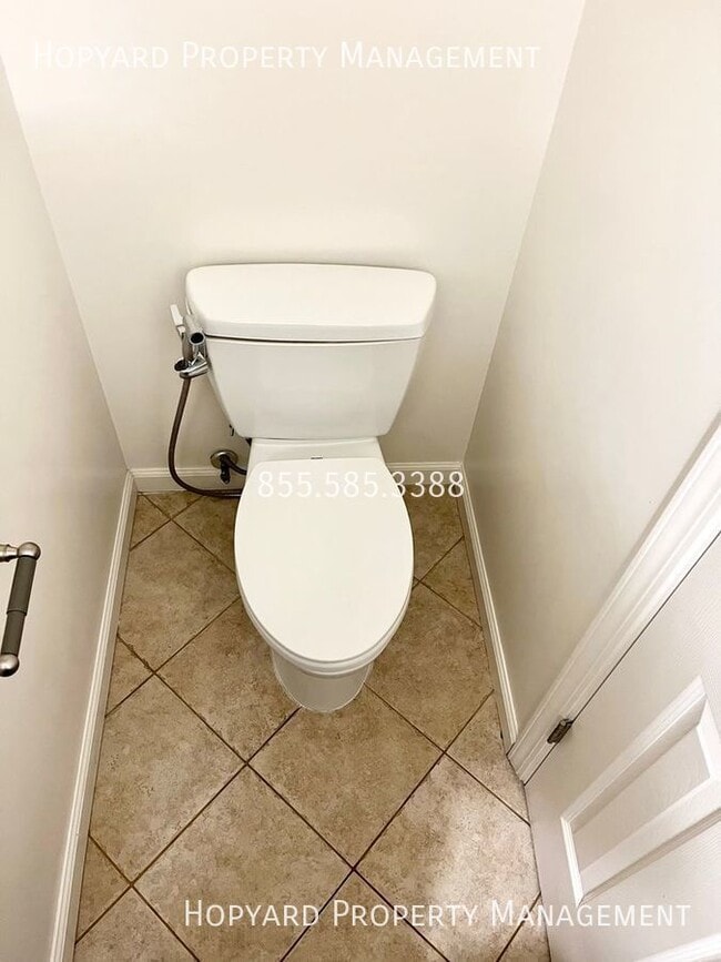 Building Photo - 27771 Vasona Ct