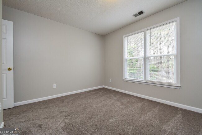 Building Photo - 3 Dene Dr