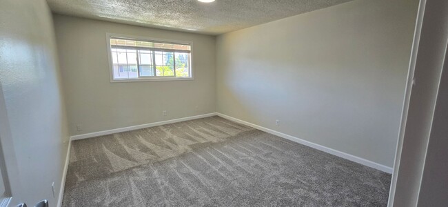 Building Photo - Fully Remodeled 3 Bedroom Townhome!