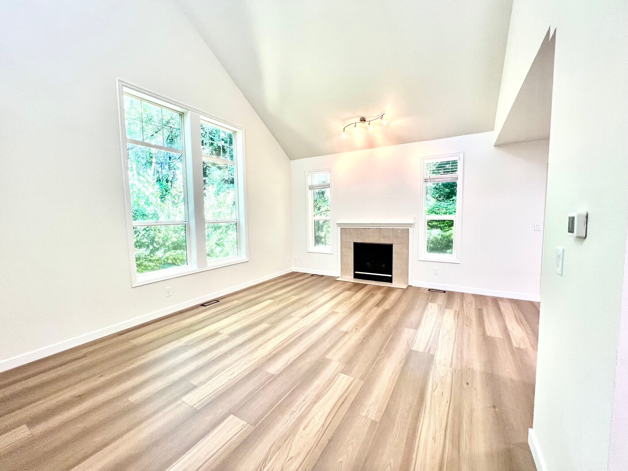 Building Photo - 11210 Slater Ave NE