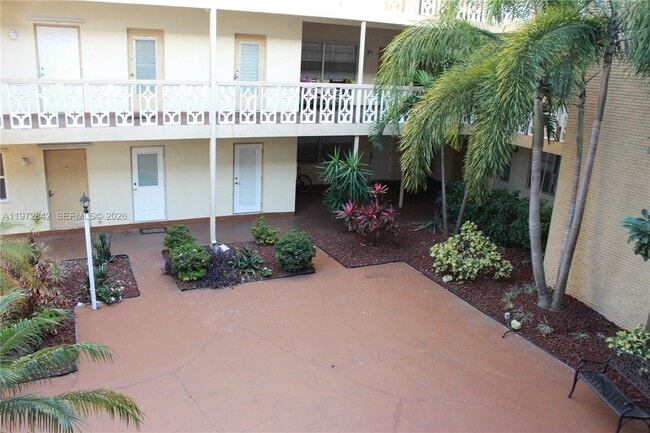 Building Photo - 1958 Monroe St