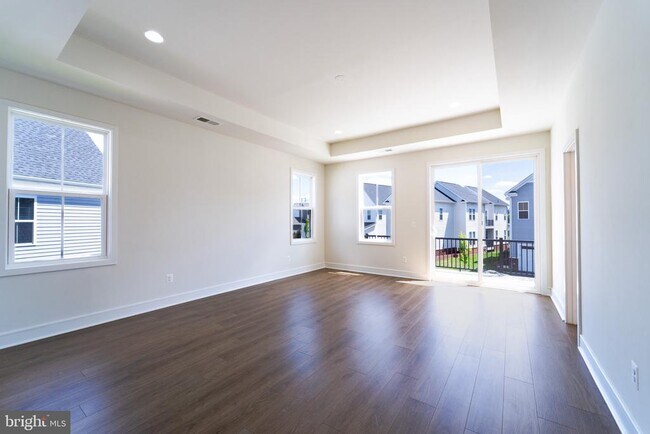 Building Photo - 41935 Spring Air Dr