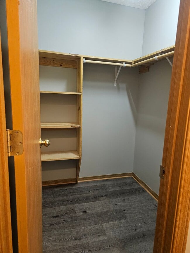 Building Photo - Adorable home ready for you!