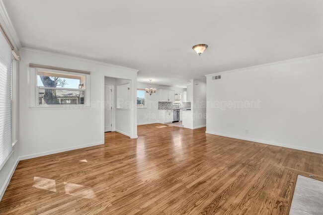 Building Photo - 12 Lilac St