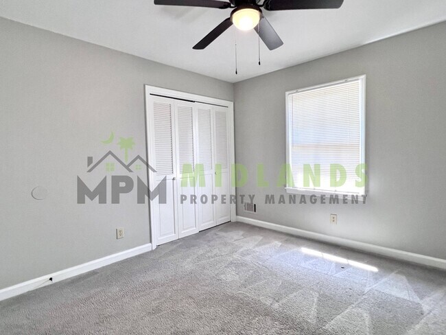 Building Photo - 300 Lydgate Dr
