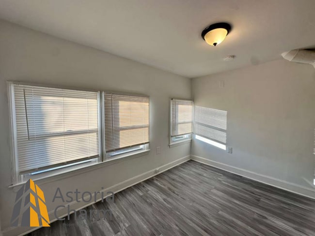 Building Photo - 4 Bedrooms and Fenced Yard in a Desirable Neighborhood