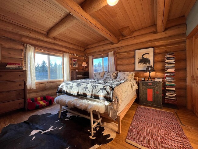 Building Photo - Fully Furnished Cabin with great views. Lo...